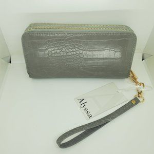 Alyssa New with tags Zippered Wallet Wristlet